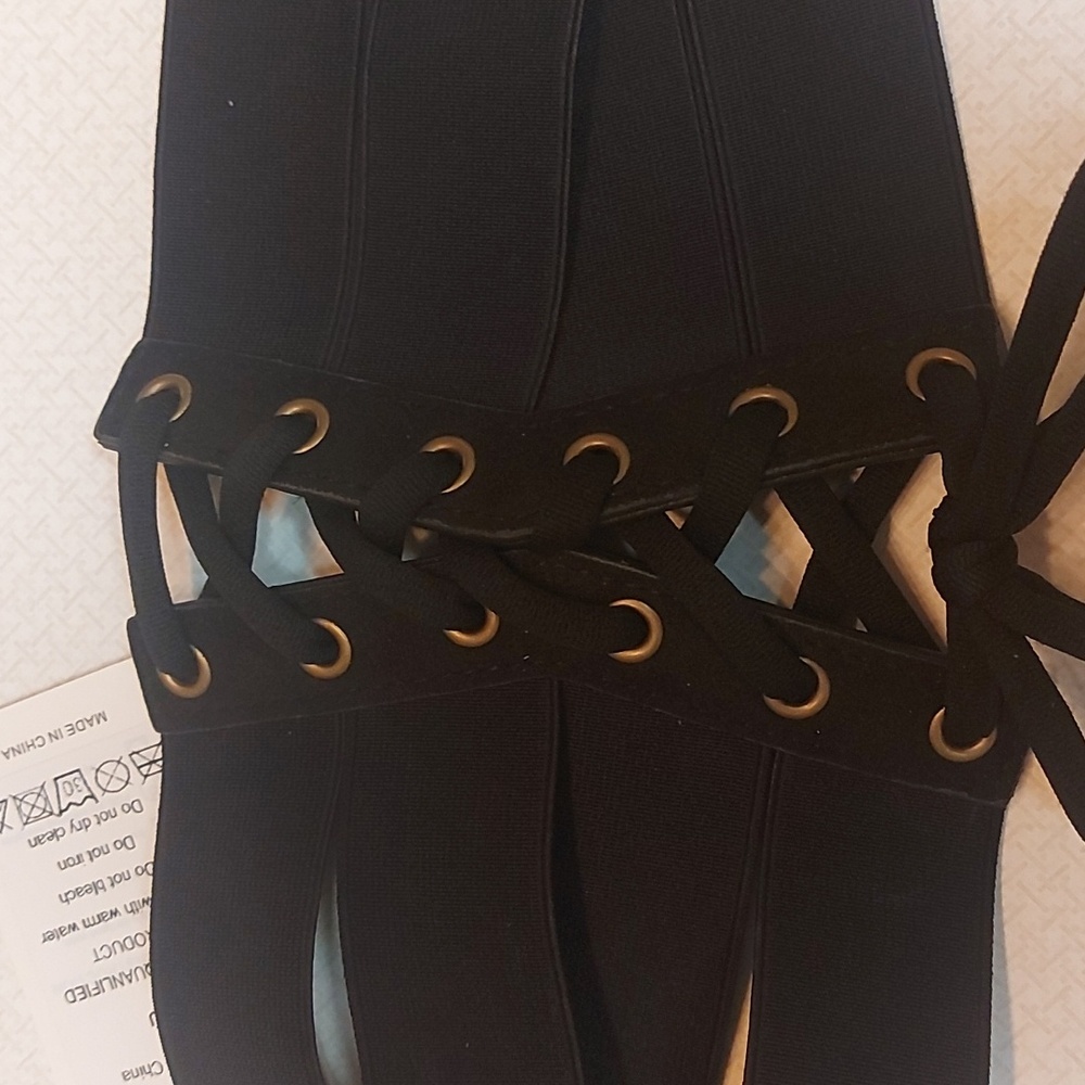 Cute elasticized lace up and zipper belt